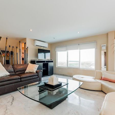 Brisas Beachfront Penthouses Канкун Екстериор снимка