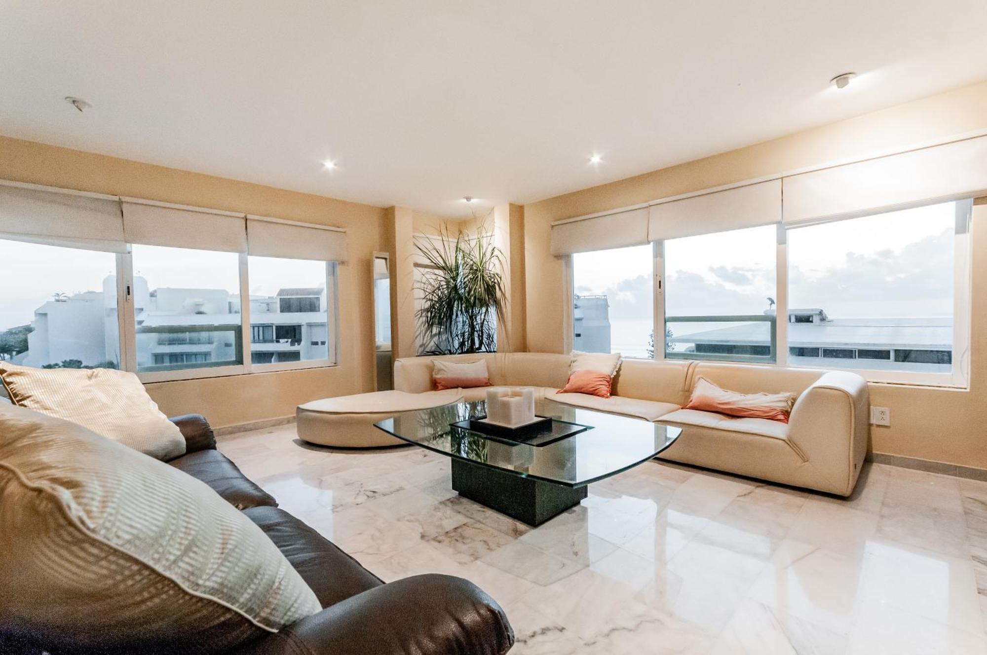 Brisas Beachfront Penthouses Канкун Екстериор снимка