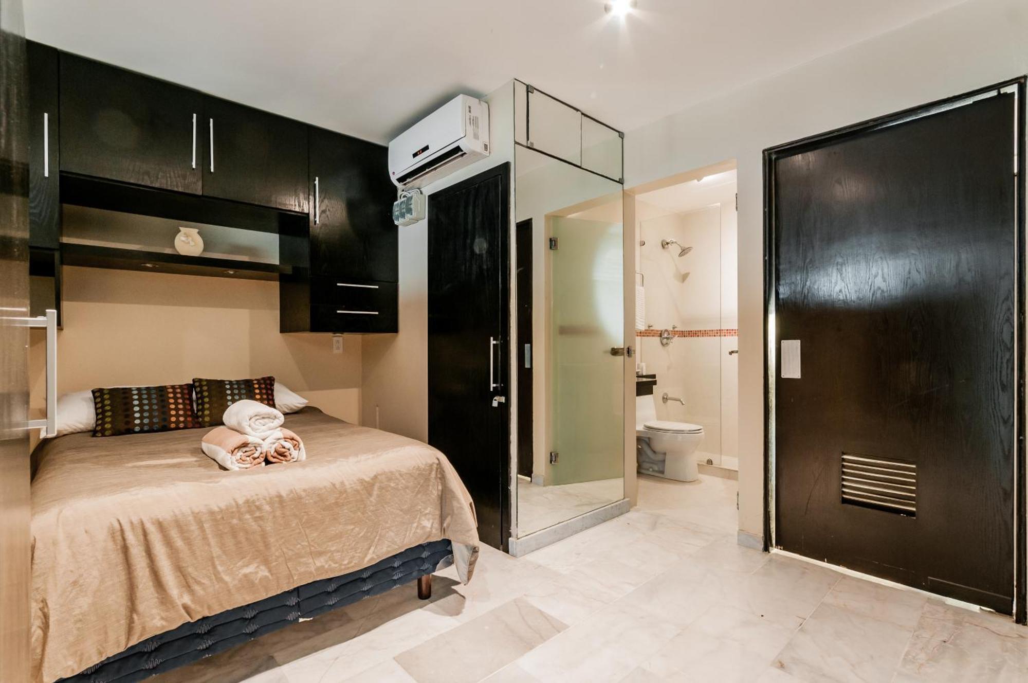 Brisas Beachfront Penthouses Канкун Екстериор снимка