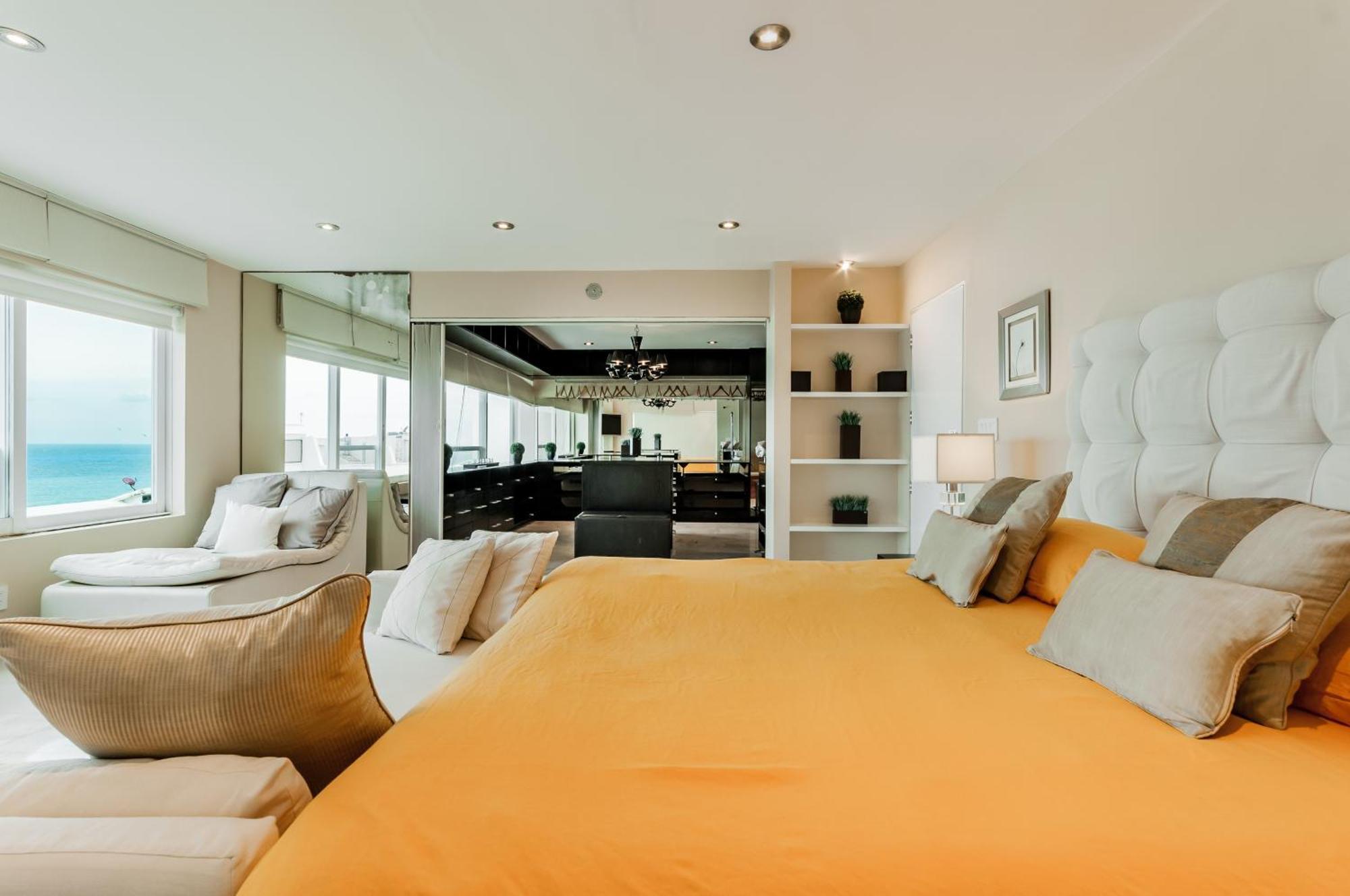 Brisas Beachfront Penthouses Канкун Екстериор снимка
