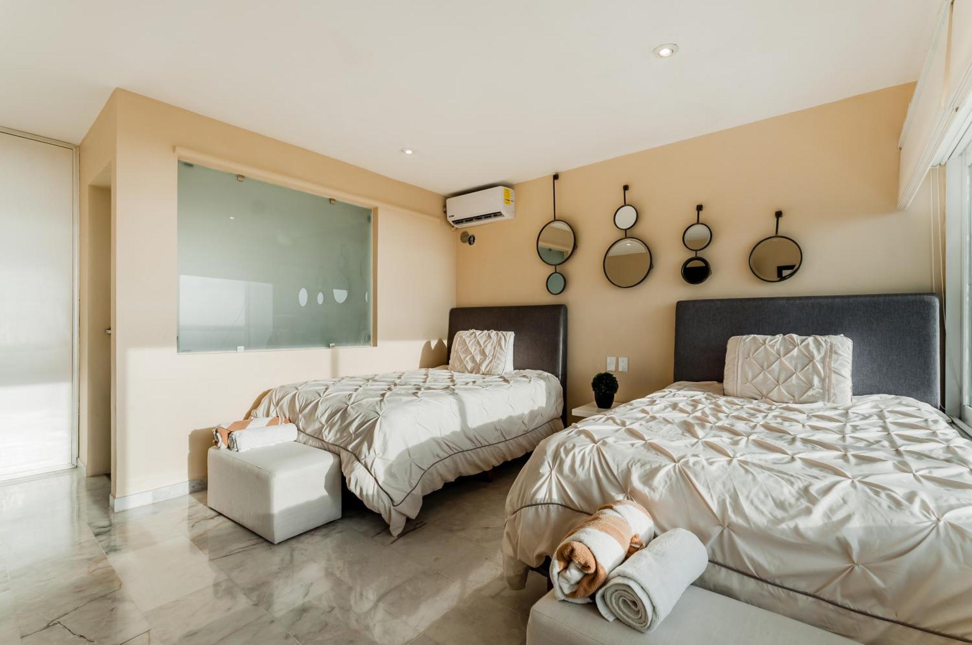 Brisas Beachfront Penthouses Канкун Екстериор снимка